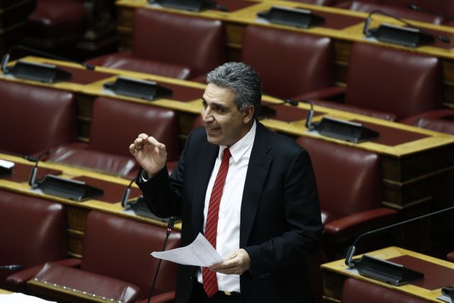 Πήρε «φωτιά» το Twitter για τον Φωκά και τη γκαζόζα του