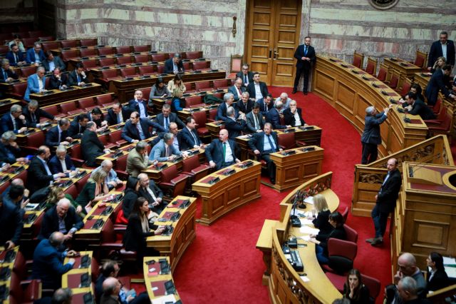 Ποιοι είναι οι τρεις νέοι βουλευτές που καταφθάνουν στο Κοινοβούλιο