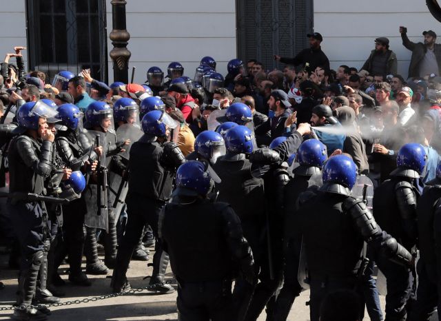 Αλγερία: Επεισόδια και χημικά σε ογκώδη αντικυβερνητική διαδήλωση