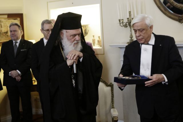 Παρασημοφόρησε τον Ιερώνυμο ο Πρ. Παυλόπουλος