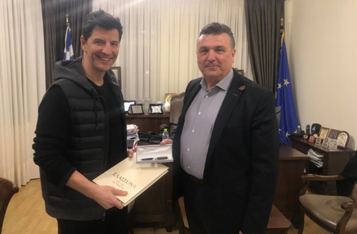 O Σάκης Ρουβάς γίνεται επιχειρηματίας στην Ελασσόνα