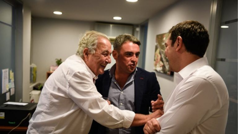 Σε μπελάδες το Μαξίμου με τον Πετσίτη: Οι κρυφοί λογαριασμοί και μια παραίτηση μυστήριο