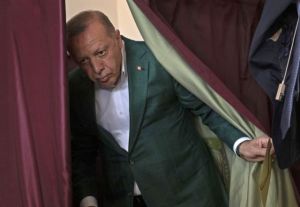 Εκλογές στην Τουρκία: Μεγάλη ανατροπή στην Άγκυρα – Προβάδισμα Ερντογάν στην Κωνσταντινούπολη