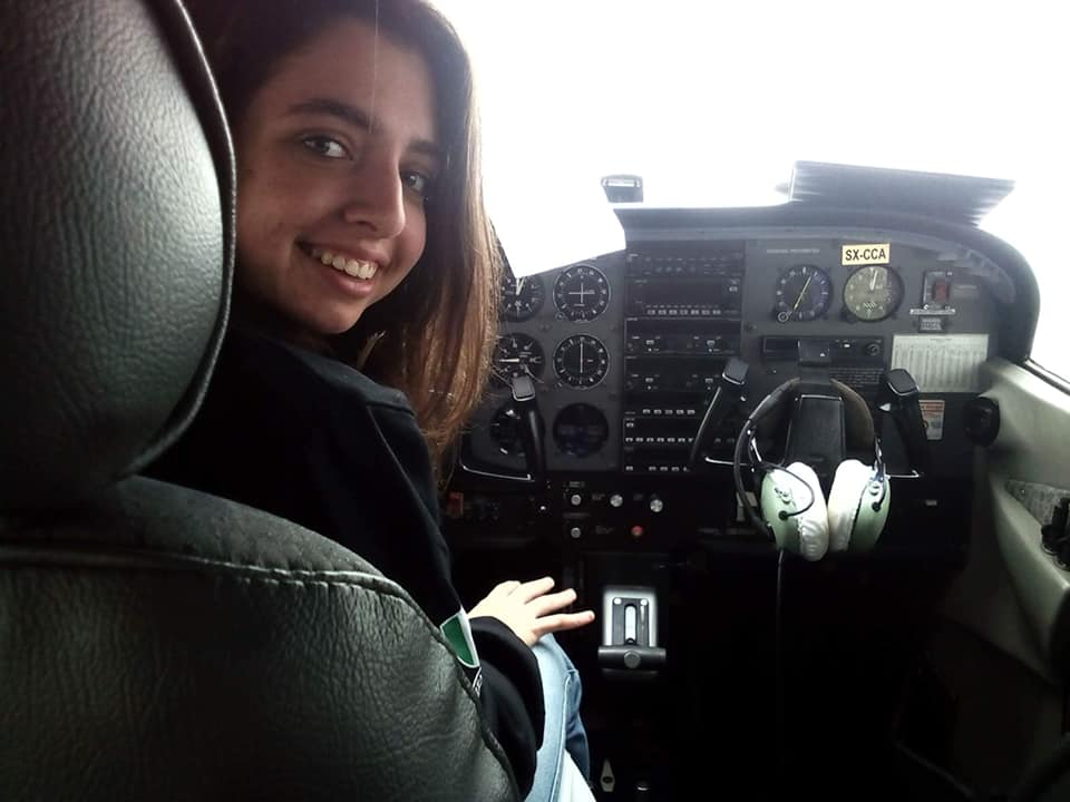 Κρήτη: «Έσχισε» τους αιθέρες 17χρονη πιλότος πάνω από την παρέλαση