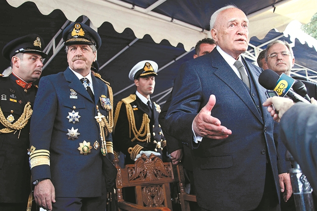 Η αυταπάτη μιας παρέλασης