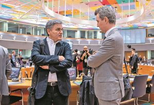 Οι ενστάσεις μένουν, η δόση απομακρύνεται