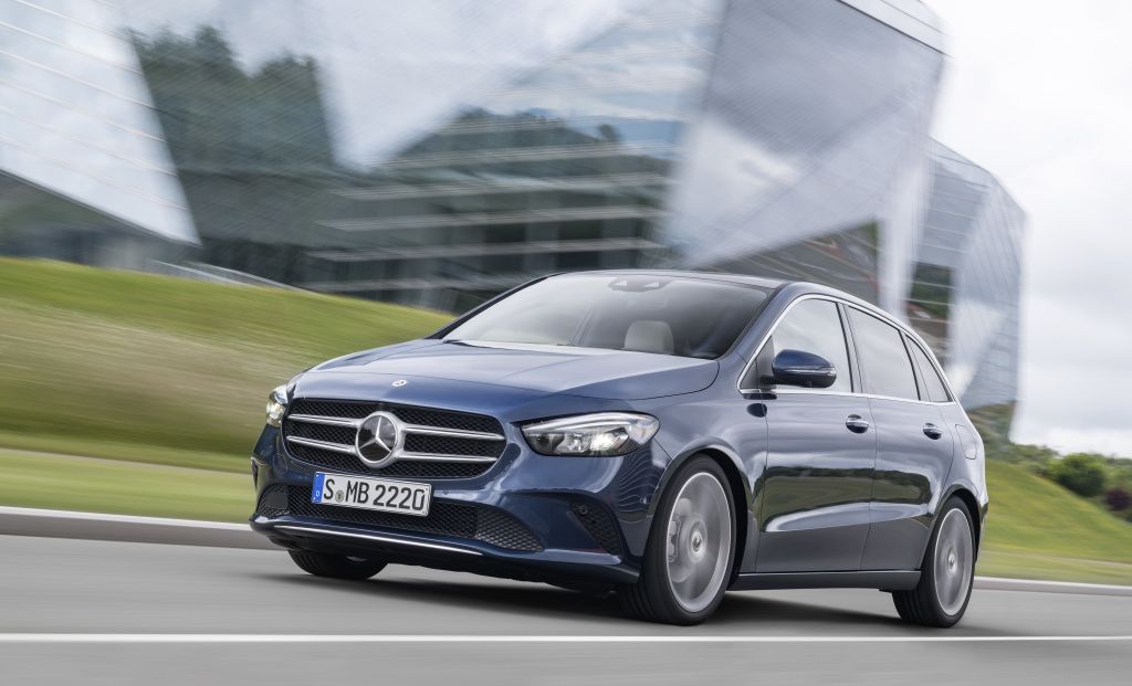H νέα Mercedes-Benz B-Class διαθέτει εφαρμογή που εντοπίζει το χώρο στάθμευσης!
