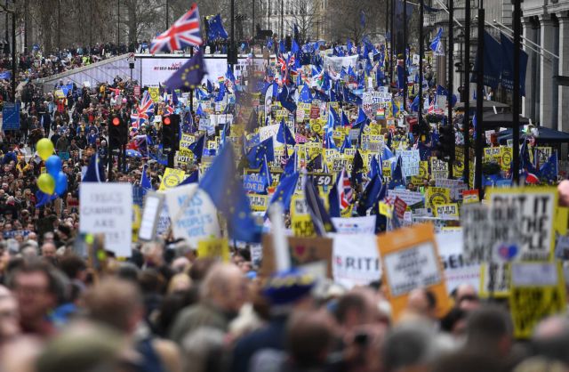 Λονδίνο: Μαζική διαδήλωση για νέο δημοψήφισμα κατά του Brexit
