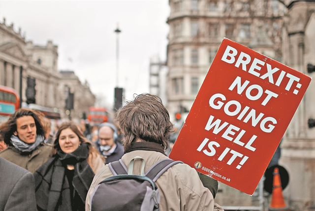 «Βρετανοί, αποφασίστε τελικά τι θέλετε»