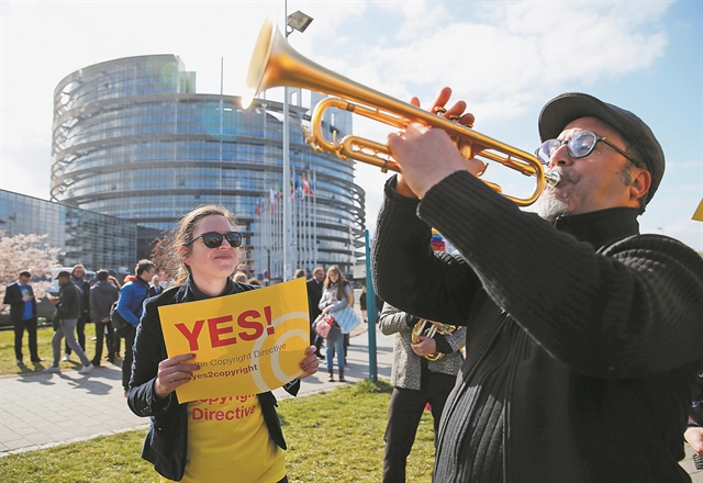 Η ΕΕ βάζει κανόνες στο Διαδίκτυο