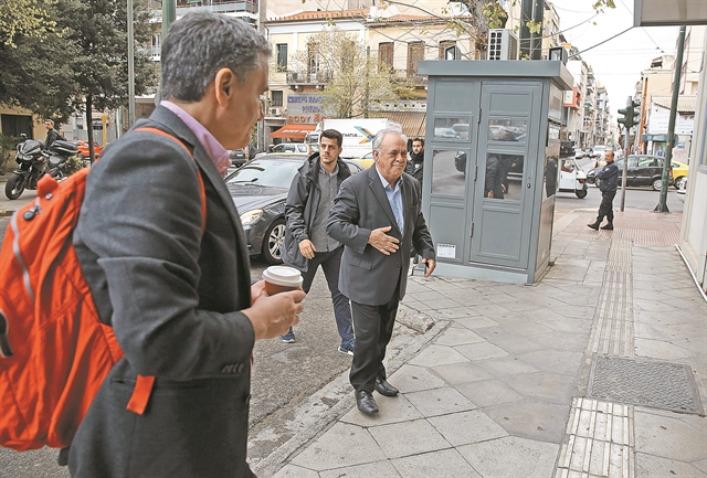 Οπισθεν σε τεντωμένο σκοινί για τη δόση