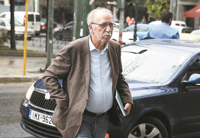 Υποσχέσεις Βίτσα για άδειες παραμονής