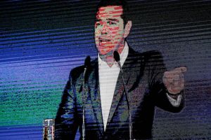 Οι πολίτες τον «μαυρίζουν» για το Μακεδονικό, ο Τσίπρας επιμένει στο διχασμό