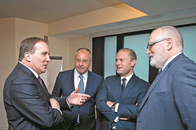 Εξουσία Ή ιδεολογία;