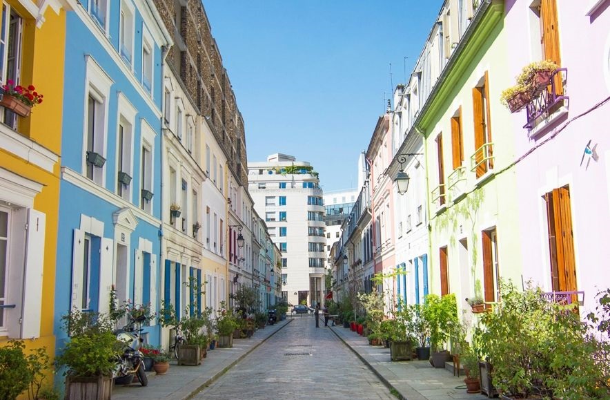 Μια μικρή γειτονιά στο Παρίσι «μπλοκάρει» το Instagram