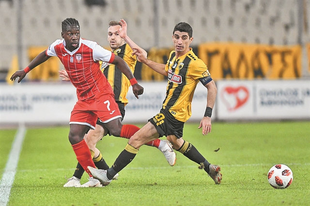 Πλάνα χωρίς Μάνταλο, Μπακάκη