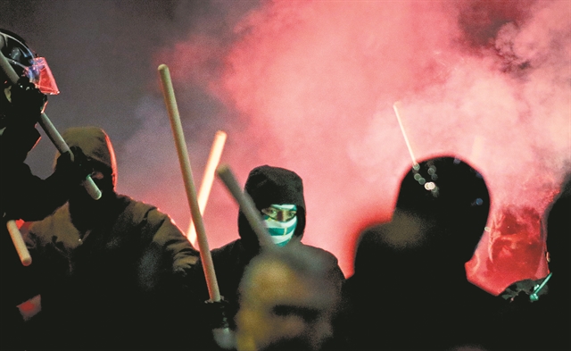 Η χώρα σε κατάσταση διάλυσης