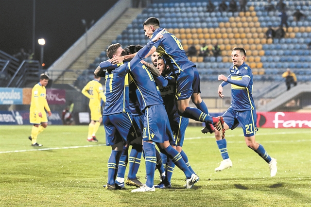 Με δέκα, μόνο στα χαρτιά!