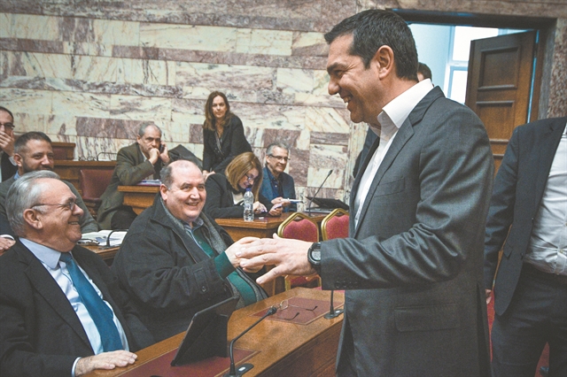 Αλέξης Τσίπρας: Ανάμεσα σε δύο παλιούς του ΣΥΡΙΖΑ