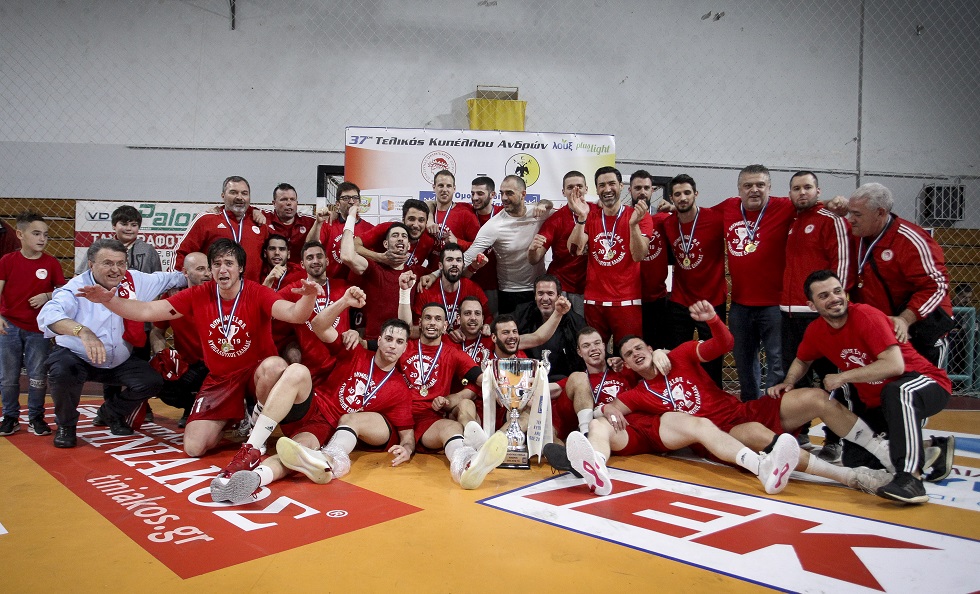 Ολυμπιακός: Η απονομή του Κυπέλλου και οι πανηγυρισμοί