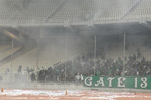 Η οσμή δακρυγόνου και ο λιγοστός κόσμος έφεραν την οριστική διακοπή