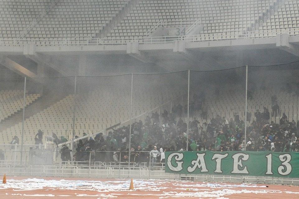 Η οσμή δακρυγόνου και ο λιγοστός κόσμος έφεραν την οριστική διακοπή