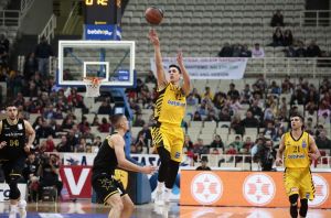 Νίκη της ΑΕΚ με ηγέτη τον Λαρεντζάκη