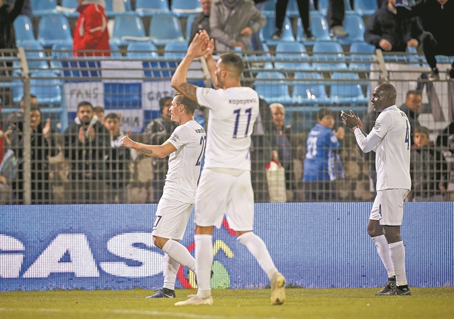 Δεν λέει να ξεμπλέξει