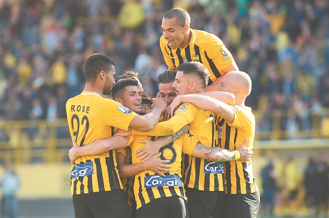 Τώρα κοιτάει μόνο ψηλότερα