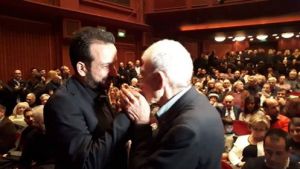 Το… ρεύμα του Λεκάκη και το χειροφίλημα του Μπουτάρη