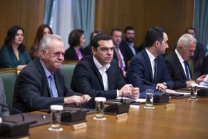 Δημοσκόπηση: Τι πιστεύουν οι πολίτες για Τσίπρα, Κυριάκο, Παυλόπουλο – Ποια είναι τα μεγαλύτερα προβλήματα
