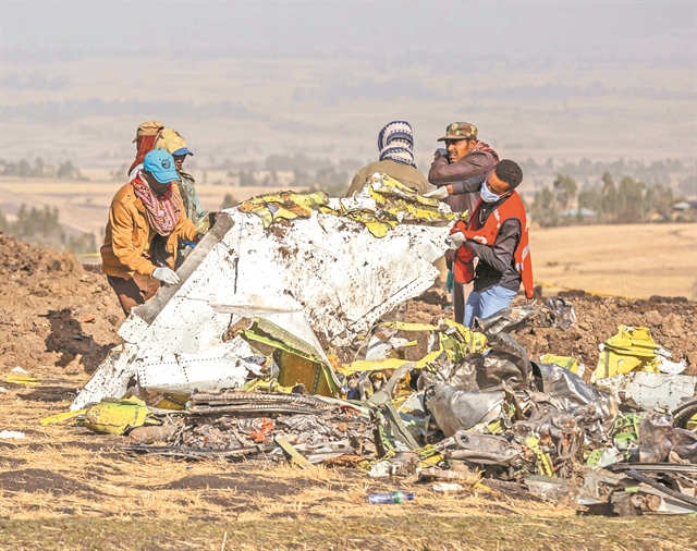 Καθηλώνουν τα αεροπλάνα μετά τις τραγωδίες
