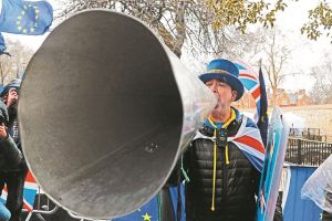 Τα σενάρια και το θέατρο του παραλόγου