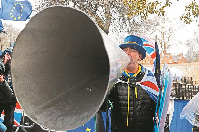 Τα σενάρια και το θέατρο του παραλόγου