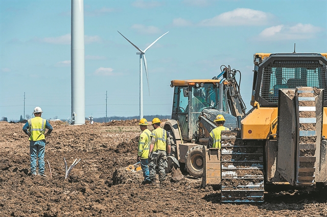 Χαμηλότερη η ανάπτυξη τα επόμενα χρόνια στην Ελλάδα