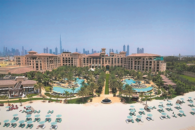 Ελληνική, χρυσή έφοδος στα Εμιράτα