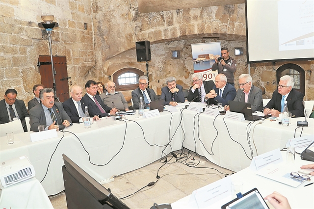 Κρύβουν τους αιώνιους φοιτητές από τις λίστες