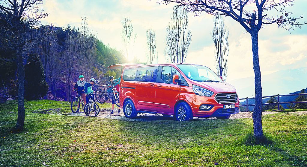 Το νέο Ford Custom και σε υβριδικό