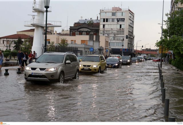 Καιρός: Ανεμοι έως 10 μποφόρ, χαλαζοπτώσεις και χιονοπτώσεις στα ορεινά