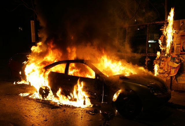 Ξέσπασε φωτιά σε όχημα στην Αθηνών-Λαμίας