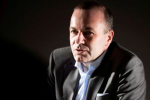 Βέμπερ: Αδιανόητη η ενδεχόμενη συμμετοχή της Βρετανίας στις ευρωεκλογές