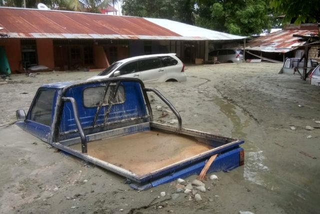Ινδονησία: Τουλάχιστον 42 νεκροί από πλημμύρες
