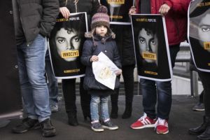 Γιατί μπήκε στο συρτάρι έρευνα του FBI για τον «παιδόφιλο» Μάικλ Τζάκσον