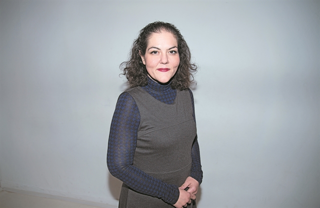 Τέσσερις υποψήφιες ζητούν συγγραφέα