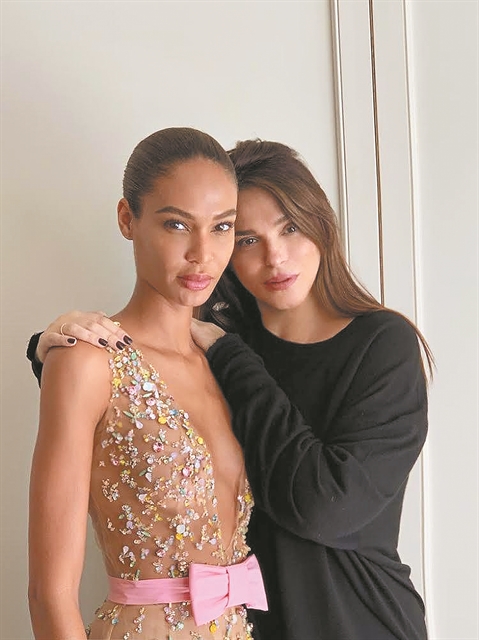 Η Τζόαν Σμολς στην Αθήνα για τη Σήλια