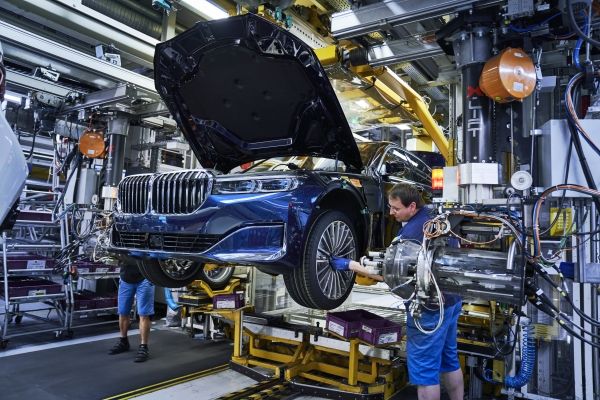BMW 7: Στην γραμμή παραγωγής η ανανεωμένη έκδοση