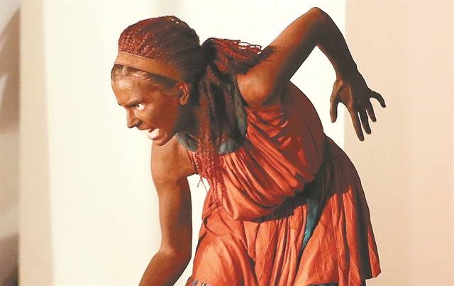 Επεσαν οι μάσκες του πολιτικώς ορθού