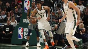 Το double double του Γιάννη κόντρα στους Πέισερς