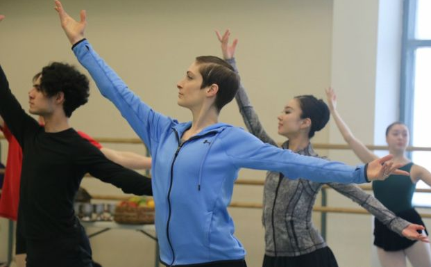 Κάθριν Ρέφορντ: Η τολμηρή χορεύτρια που ζει με την αόρατη ασθένεια