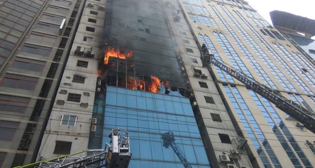 Μπαγκλαντές: Τουλάχιστον 5 νεκροί  από φωτιά σε πολυώροφο κτίριο